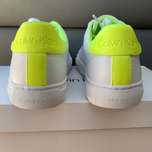 NWT CALVIN KLEIN low top sneaker - Picture 4 of 9